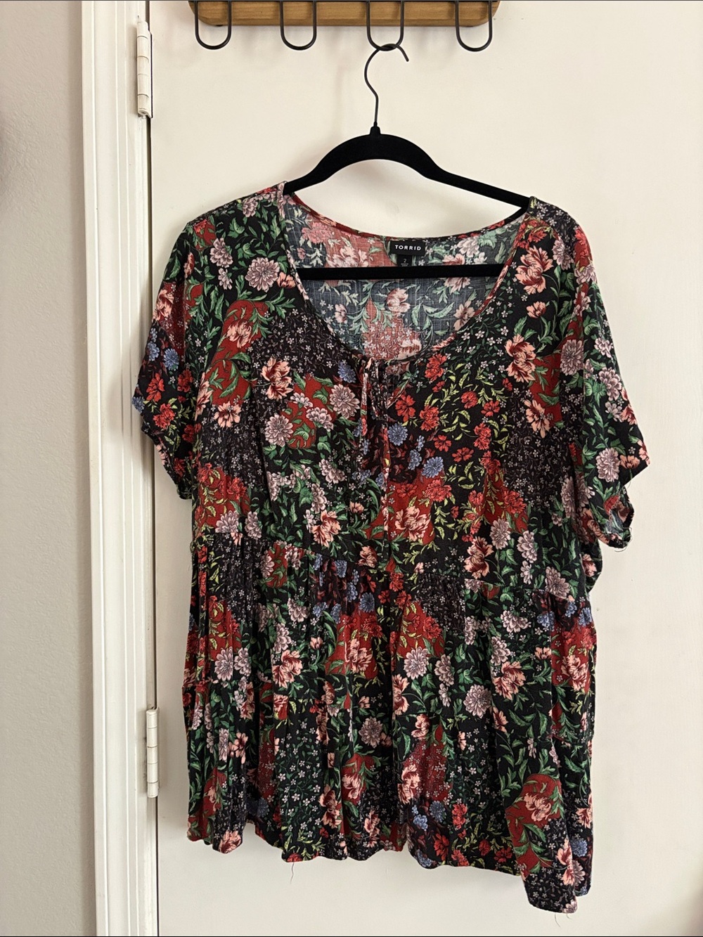 torrid Black Multi Floral Peplum Blouse whimsigoth edgy soft grunge size 2